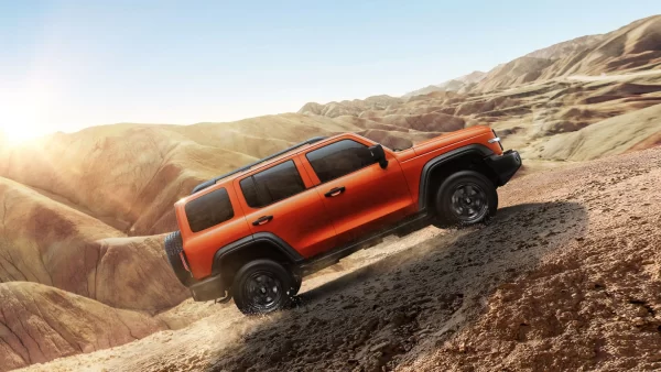 Under special road conditions, when the creeping mode is activated, the system automatically controls the power and braking systems to maintain a stable speed, enhancing off-road safety.