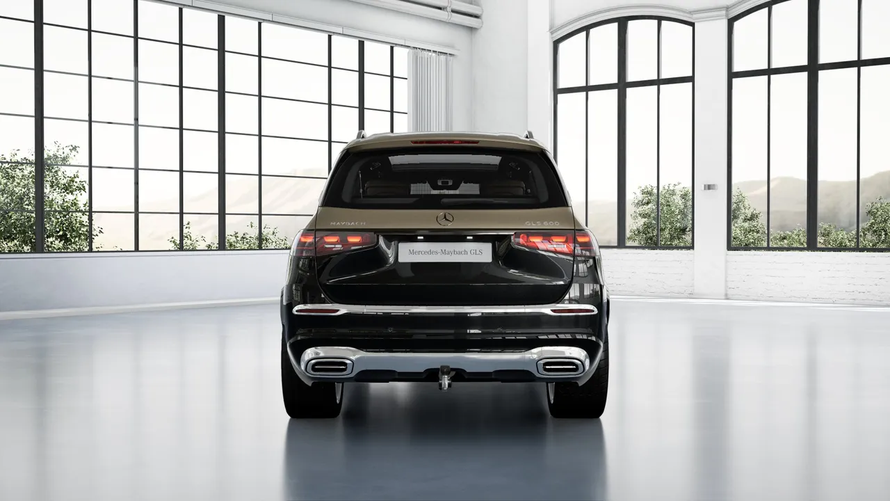 The animated projection of the Mercedes-Maybach pattern on the ground, when entering and exiting the vehicle, using sophisticated LCD technology, welcomes you with an impressive visual display.
