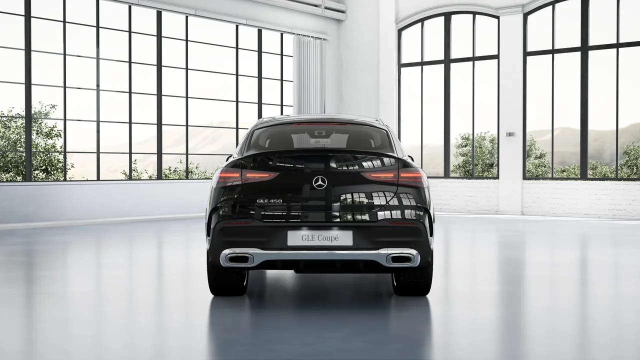 Whether open or closed: With the optionally available panoramic sliding sunroof, you will experience a fascinating feeling of freedom and enjoy a pleasantly bright ambience in the interior. When viewed from the outside, the large sliding sunroof likewise makes a unique visual impression, as it lends lightness and exclusivity to the exterior.