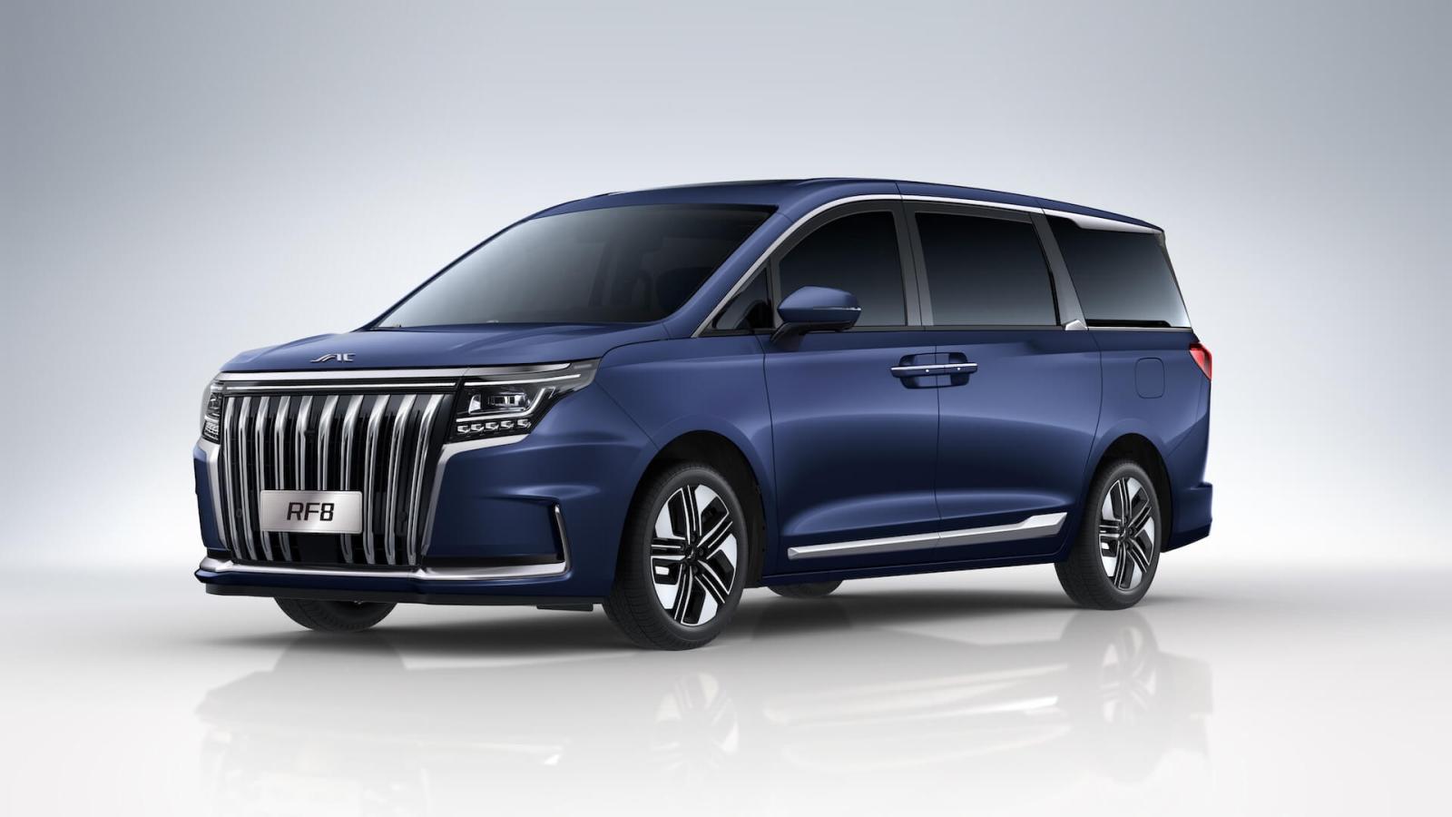 A balanced dimension that ensures both business and family comfort while delivering class-leading cabin space.

Our meticulously engineered Golden Proportion Ratio delivers a balanced dimension that ensures best-in-class cabin space. Experience the perfect blend of executive luxury and family-oriented comfort for superior all-purpose versatility.