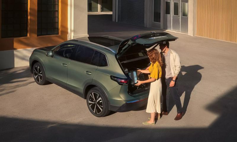 توفر مساحة تخزين أكبر تصل إلى ١٬٦٥٠ لترًا بفضل أرضية صندوق الأمتعة المتغيرة الاختيارية. سواء كنت تقضي إجازة استرخاء قصيرة أو عطلة مغامرة أطول، فإن سيارتك فولكس واجن لديها المساحة المثالية لأمتعتك.