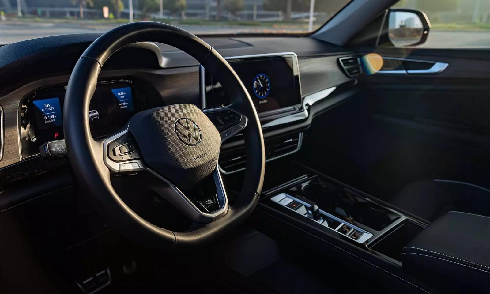 Welcome to your new comfort zone. Where all the updates inside the 2024 Teramont will make you feel like you’re seated in first-class. And everyone gets a window seat. Enjoy the views.