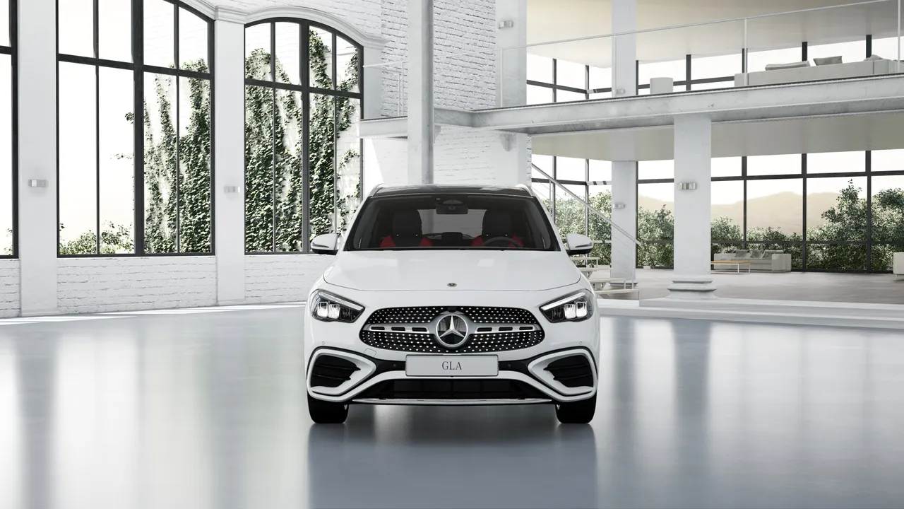 The front end of the GLA with diamond radiator grille with chrome pins and MULTIBEAM LED headlamps not only emphasize its sporty focus, but also ensure greater safety. The controllable LEDs react flexibly to various traffic situations. The cornering lights also illuminate your field of vision in the best possible way.