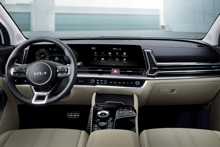 Design your own driving experience by customizing the 12.3-inch high-resolution center information display, setting the ambient mood lighting and Shift-By-Wire (SBW) precisely to your personal taste.